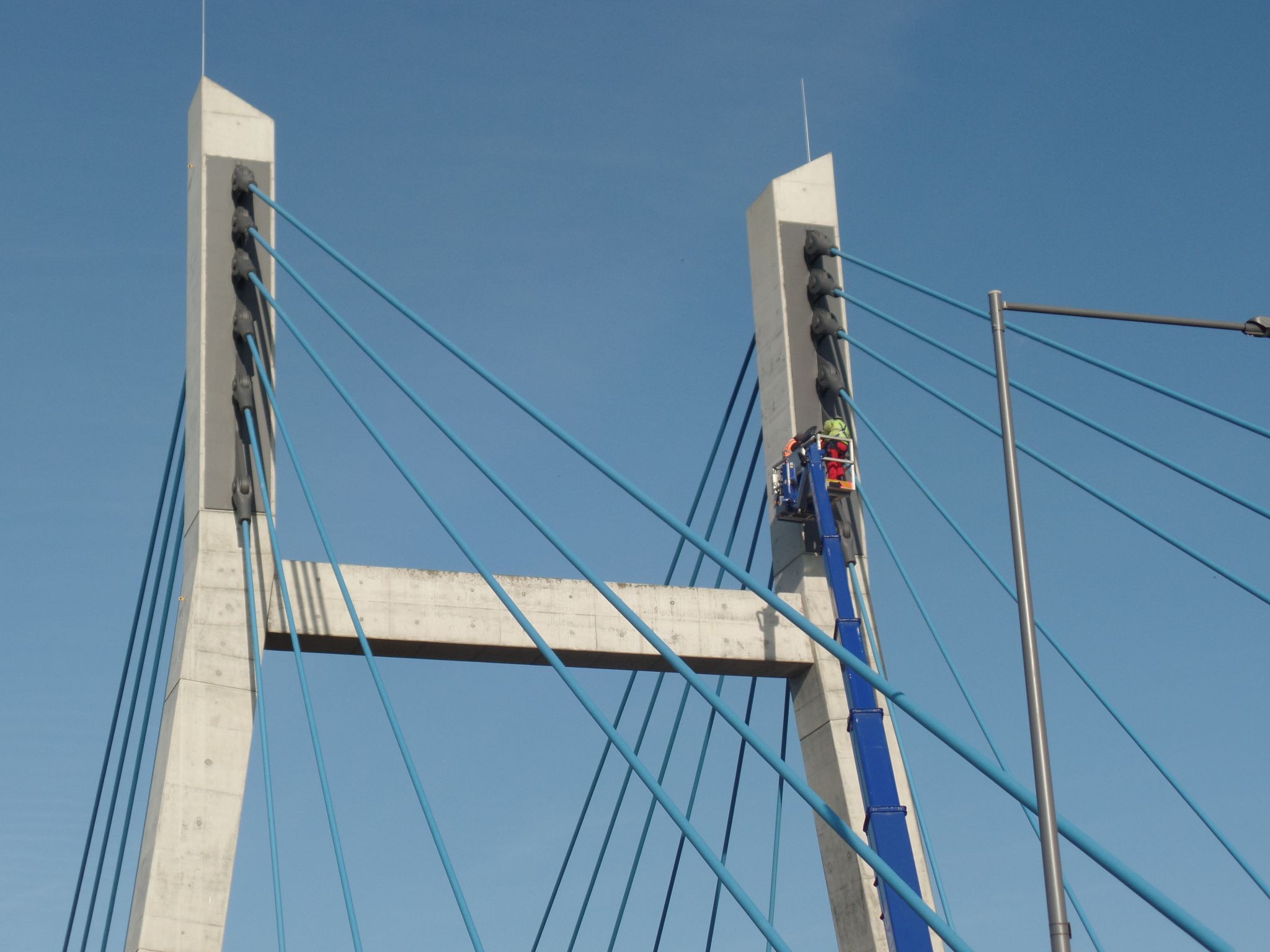 Bauwerksprüfung in schwindelerregender Höhe